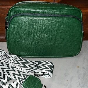 Boutique Leather Camera bag Crossbody bag Hunter Green/Gunmetal HW 2 straps NWOT